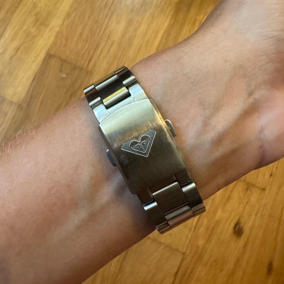 Silver Roxy watch - Picture 3 of 3
